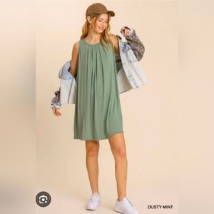 Alice + Olivia Tent Dress
Green
Leather Trim Embellishment
Sleeveless with Scoop